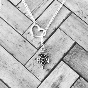 👩‍⚕️❤Pretty RN Registered Nurse necklace 👩‍⚕️❤